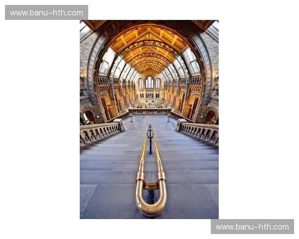 帝都与雾都的世纪博弈：在北京与伦敦之间，寻找灵魂的终极居所